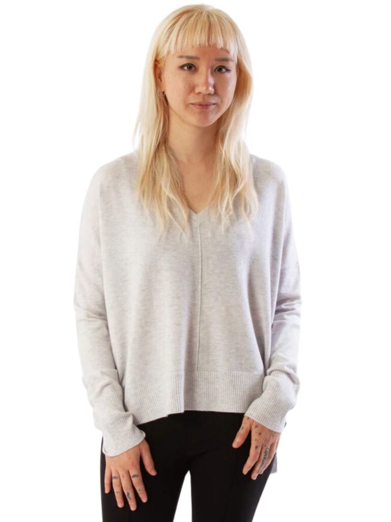 knitlab/kerisma wagner v neck sweater in heathered smoke