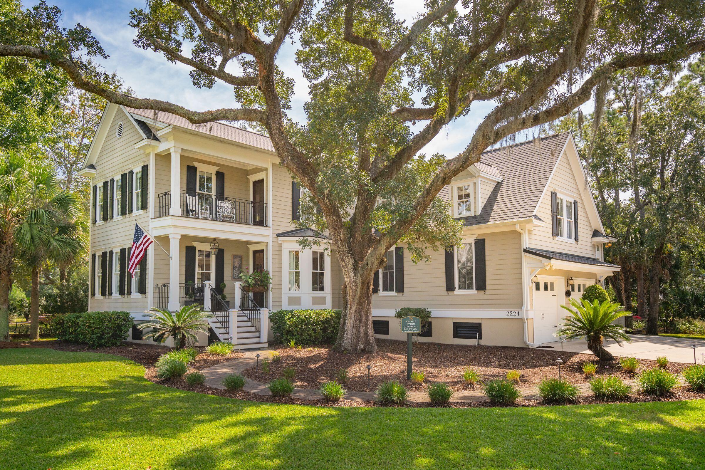 Beautiful Lowcountry Classic Home in the prestigious Masonborough section of Park West with recent renovations & upgrades completed! This custom built home lives exceptionally well with spacious living areas, multiple flex/office spaces, & great outdoor living! Attention to detail throughout this stately home exudes character with arched entryways, detailed millwork, Australian Teak wood floors, 11.5' ceilings throughout the main level, transoms over the windows & glass pocket doors allowing great natural light. The spacious great room offers a cozy gas fireplace w/custom built-ins and opens onto the screened porch and backyard where you can enjoy an afternoon of relaxing. The massive island kitchen is a wonderful gathering place for entertaining and making lasting memories with familyPrimary suite is on main level and offers additional sitting area, spacious walk in closet & owner's en suite just under went an extensive renovation with dual vanity sinks, free-standing tub and luxury tiled shower with multiple heads. Upstairs are 3 additional bedrooms, one of which offers its own private bathroom. The other two share a Jack and Jill bath with their own private vanities and walk in closets. A separate stairway leads to the huge private bonus room, also with its own full bath. This is the perfect Mother-in -Law suite or an additional master suite, private guest retreat, media or game room. There is also an abundance of storage throughout the home. Owners have taken great care and pride in this home and it shows. Schedule your viewing today, you don't want to miss out on this rare opportunity to own an exceptional home at an amazing value!

Park West's resort-style amenities includes a clubhouse, 2 pools; one is zero entry, sand volleyball court, 6 tennis courts, walk/jog trails and play park. Community crabbing dock is just down the street from this residence at the end of Beckenham Dr next to the open park. Award winning public schools are within the neighborhood as well as shopping, dining, recreational fields, professional offices, grocery, and a gym. Downtown Charleston and the beaches are only 20-25 min away.