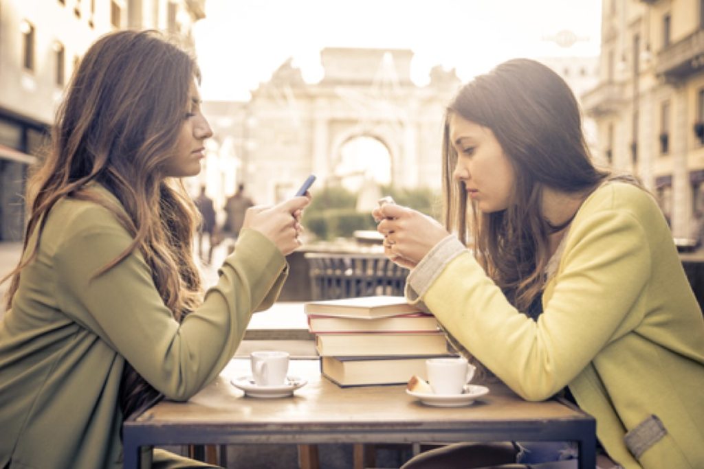 how to have a healthy relationship with social media