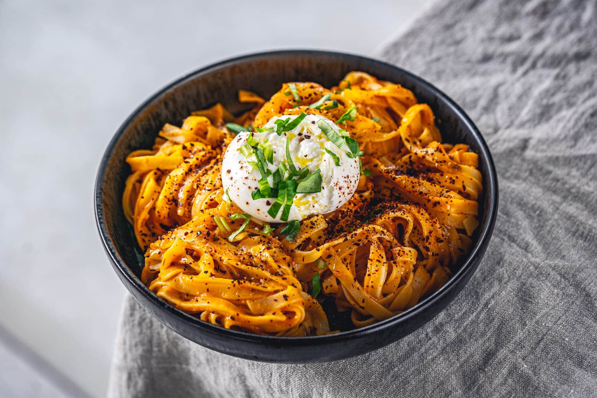 Pasta Pomodoro mit gerösteten Tomaten &amp; Burrata