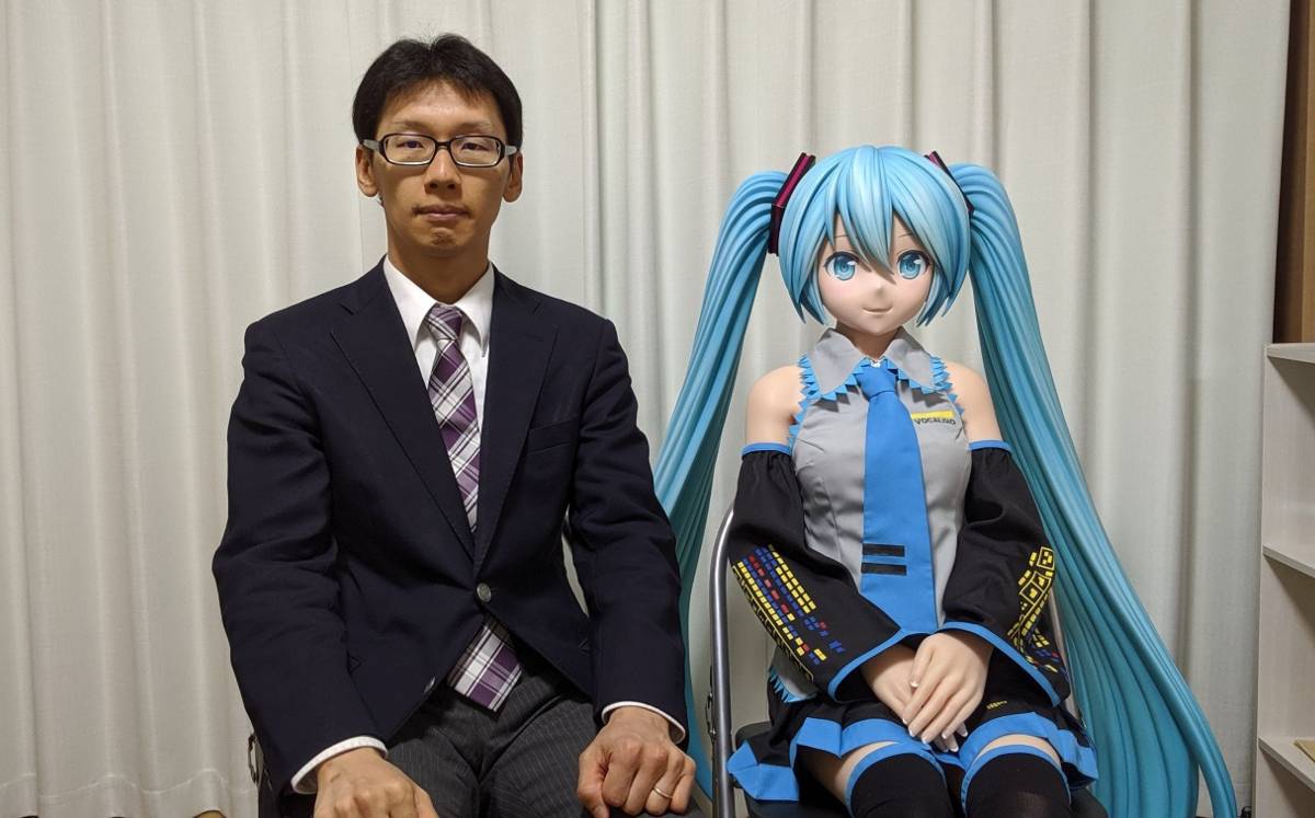 Comparación entre relaciones reales y ficticias en la sociedad japonesa