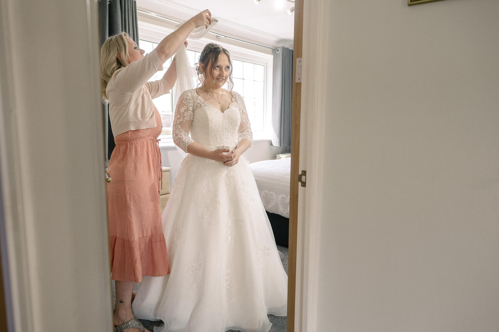 bride putting on her veil