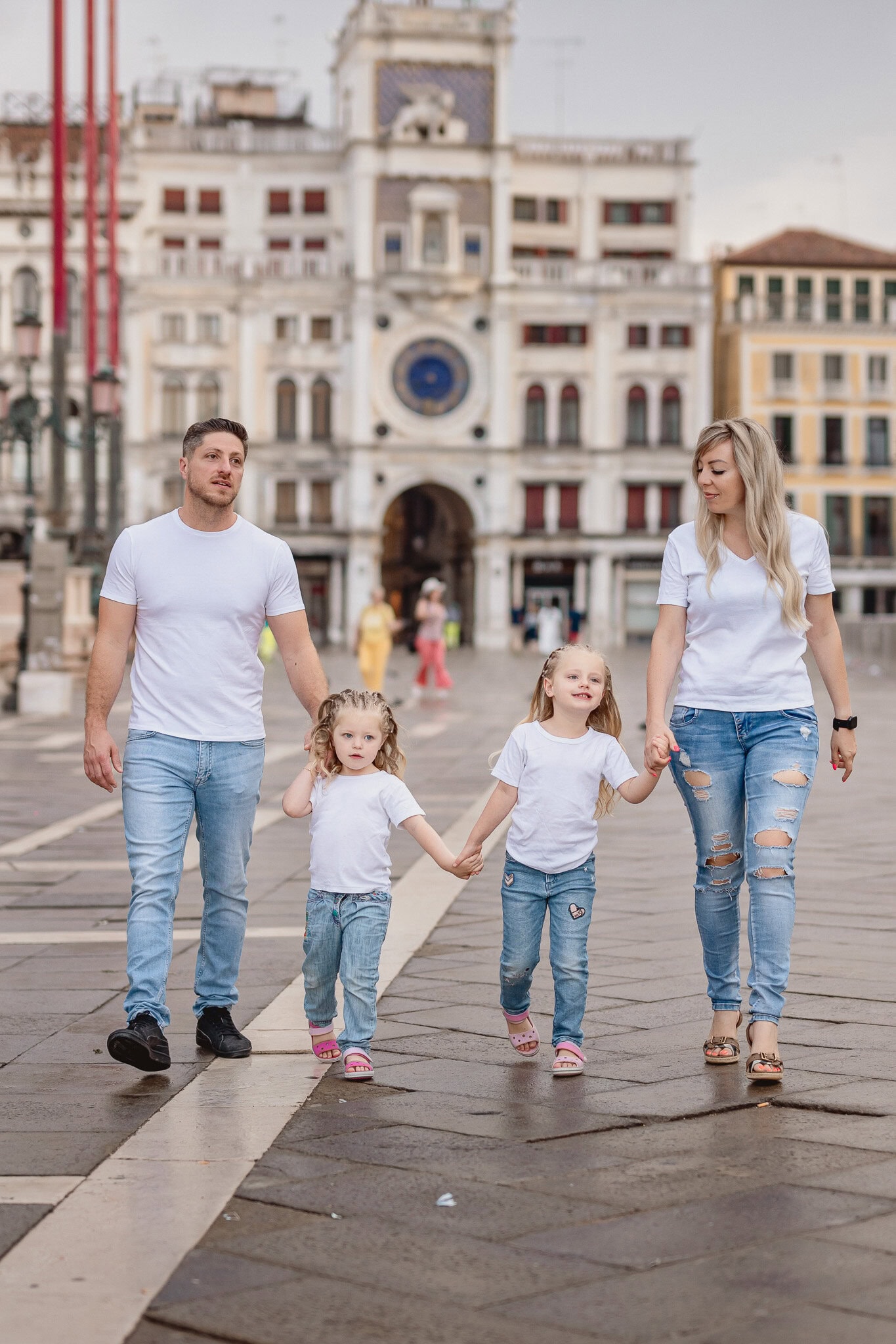 Real Family Photoshoot in Venice While Traveling with Kids