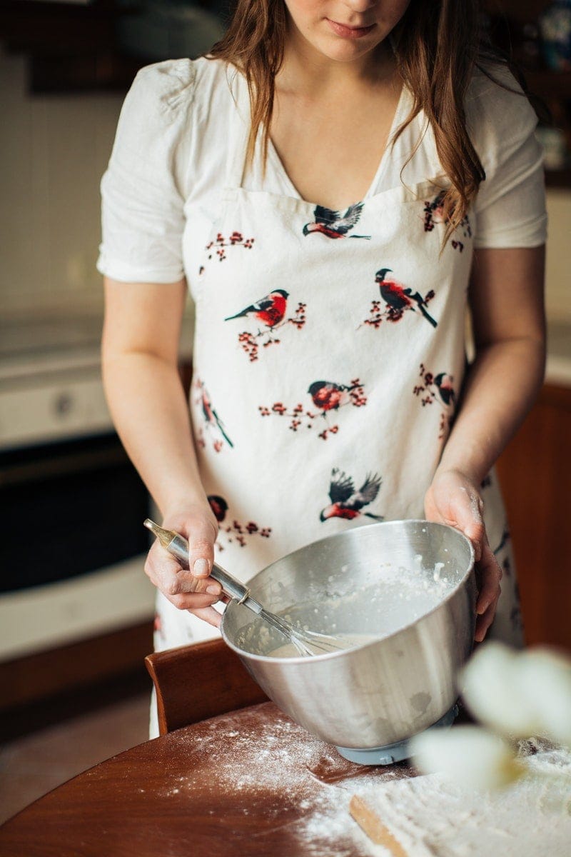 woman wearing in apron to prevent dirtying clothes