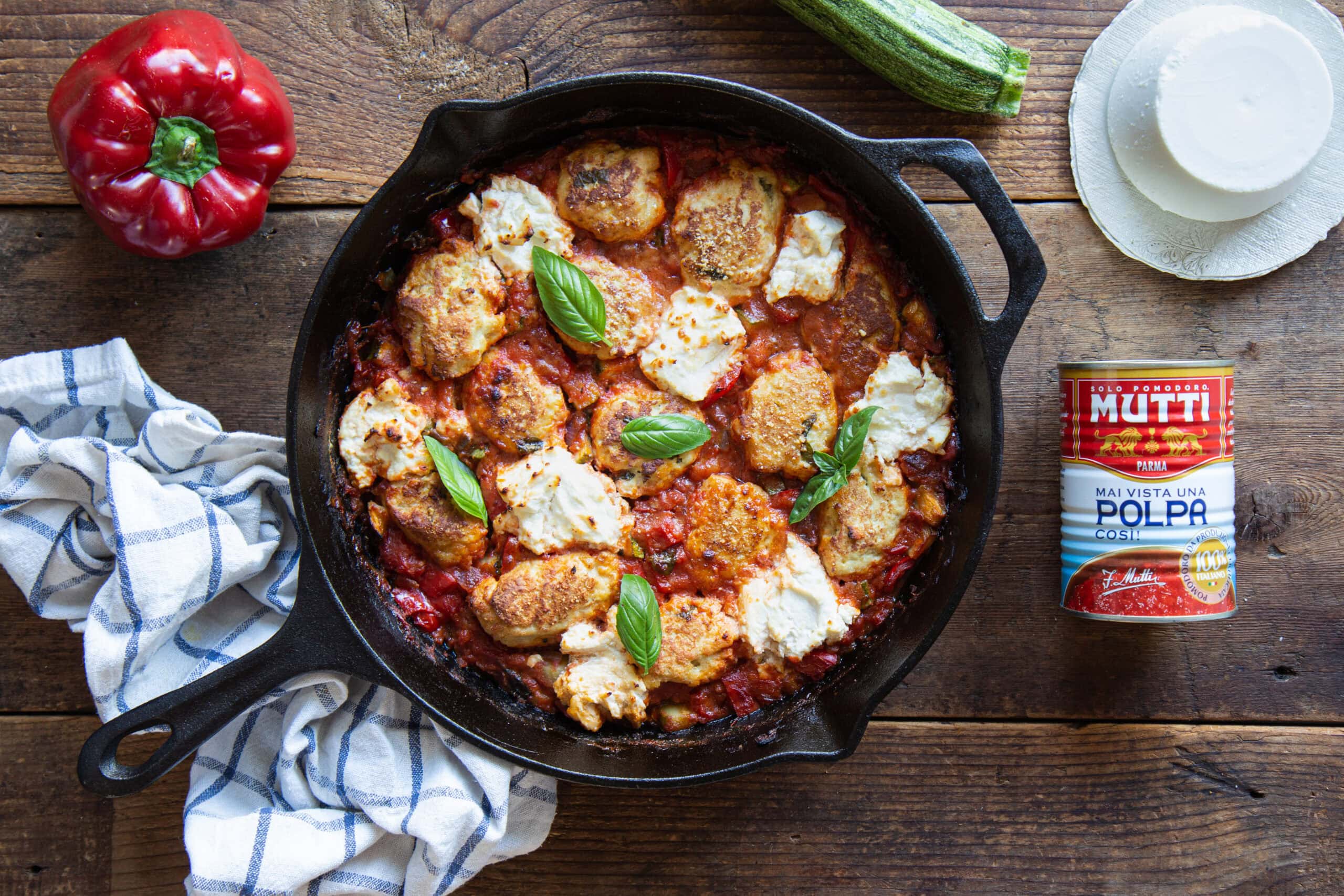 Chicken meatballs in tomato sauce