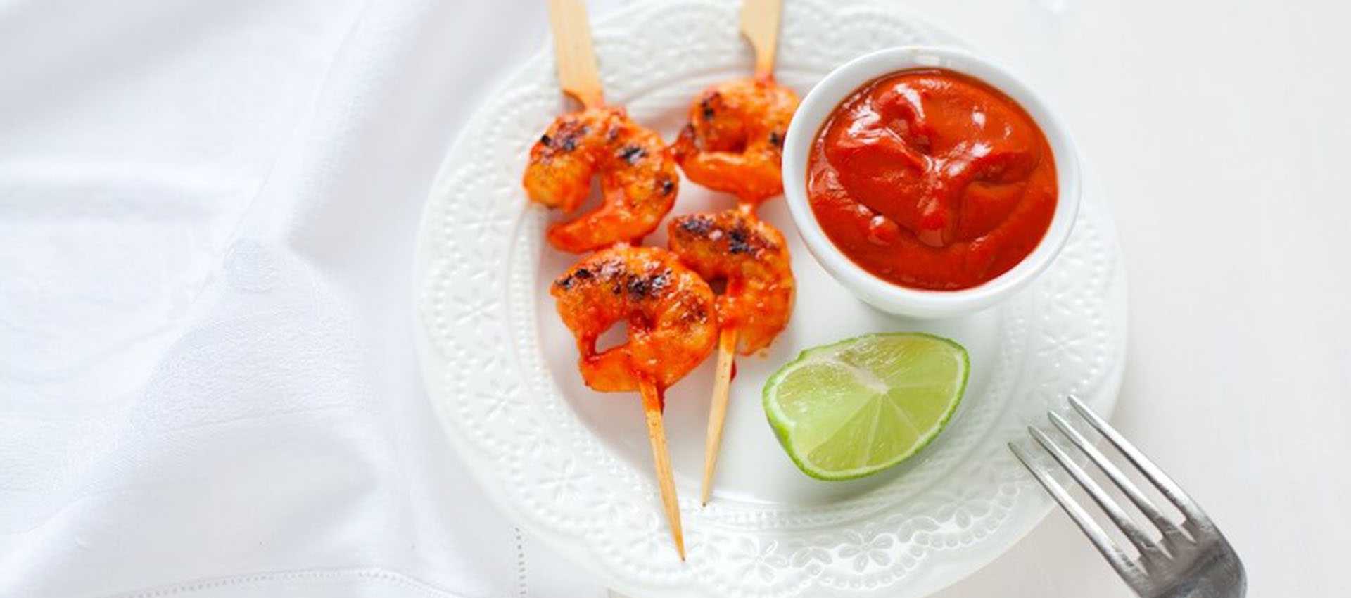 Rejer på spyd med tomatpuré og paprika