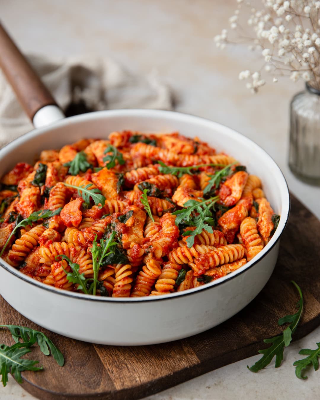 Pasta med spinat og kylling