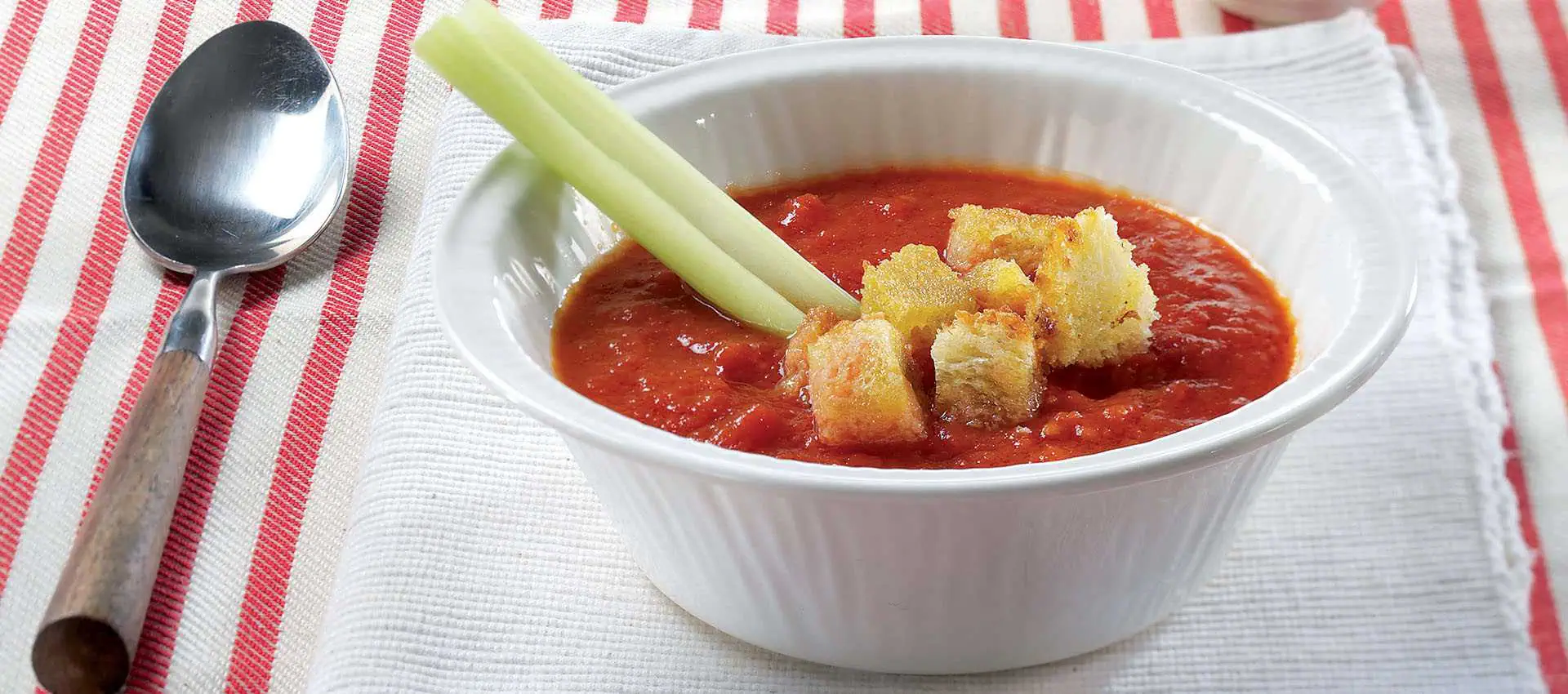 Tomat-gazpacho med Polpa-tomater