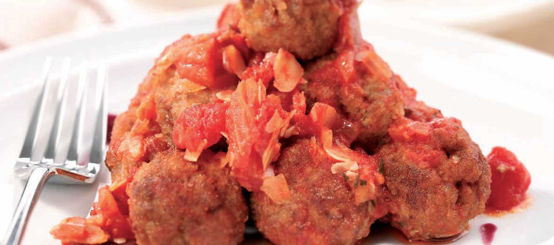 Kjøttboller i sur og søt tomatsaus