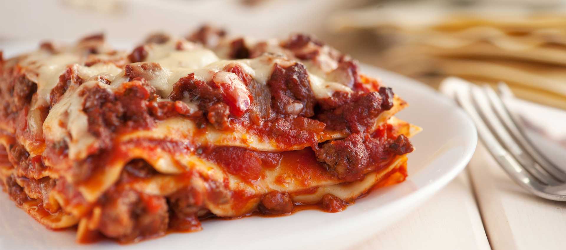Hjemmelaget lasagne med kjøttsaus
