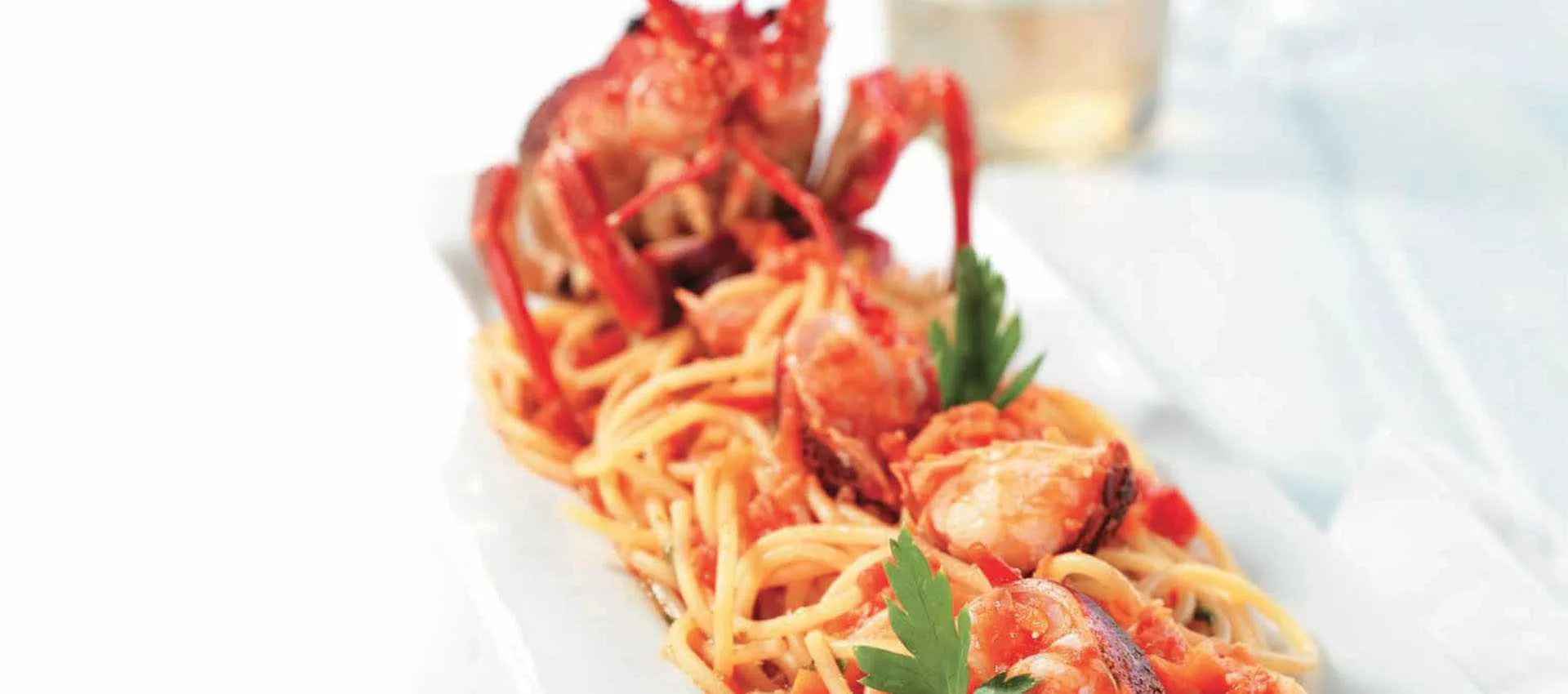 Spagetti med hummer og finhakkede tomater