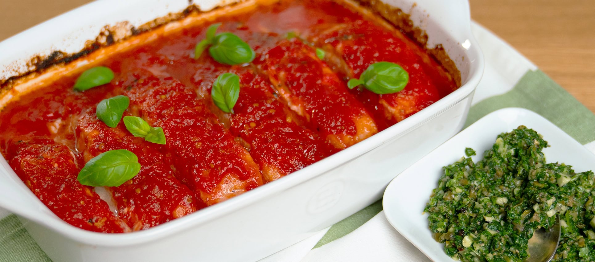 Ovnsbakt laks i tomatsaus med Mutti Polpa-tomater