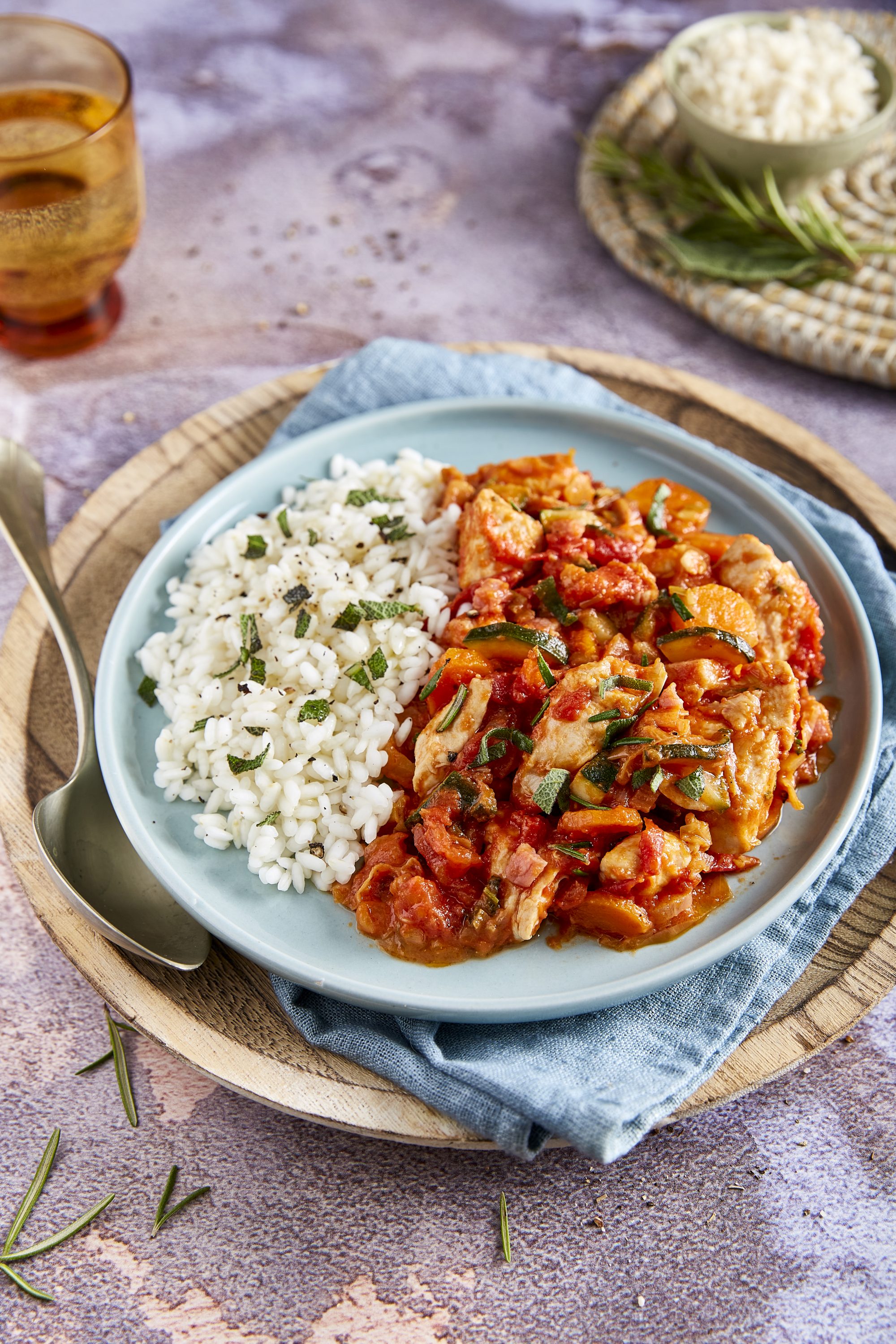Kremet kyllinggryte med bacon og tomatsaus