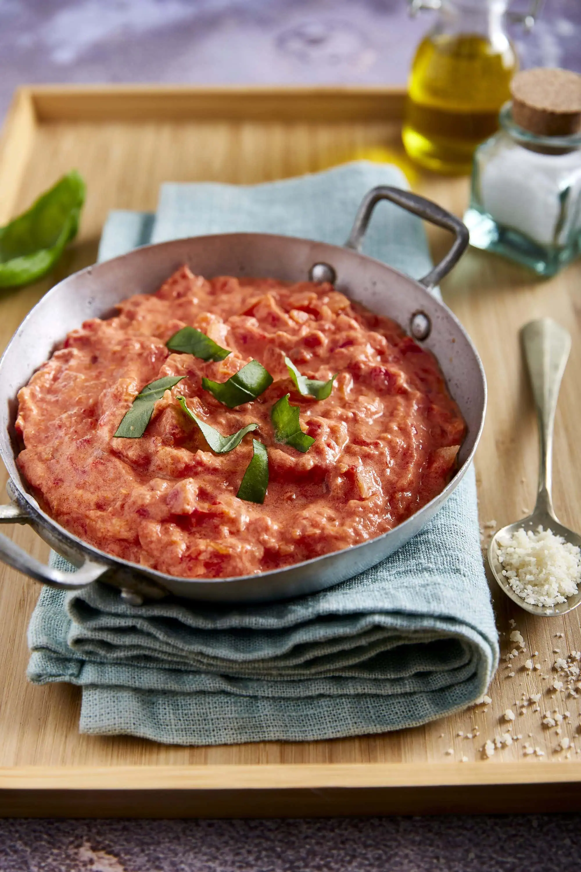 Enkel tomatsaus med Polpa-tomater