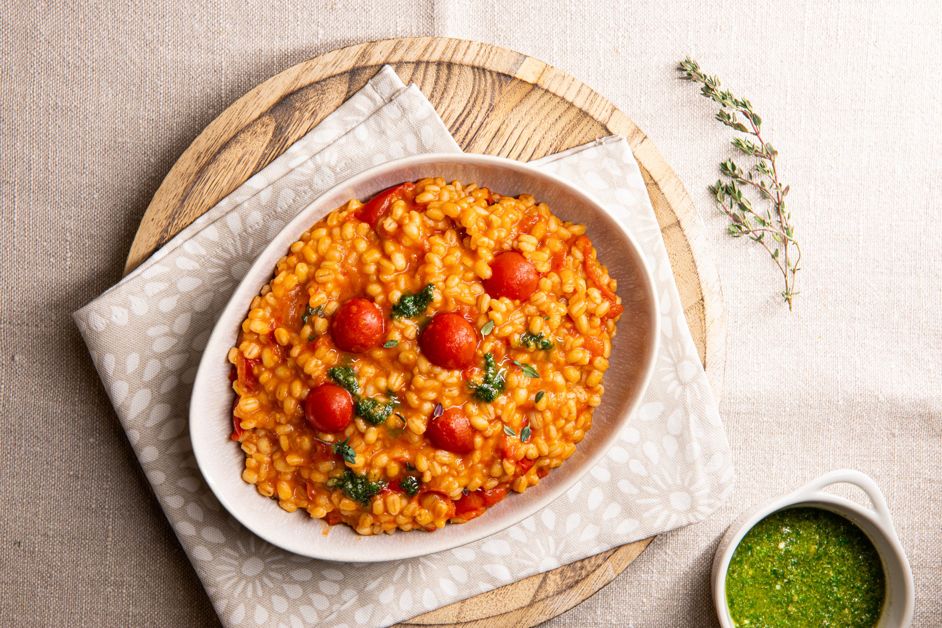 Orzotto med cherrytomater og pesto