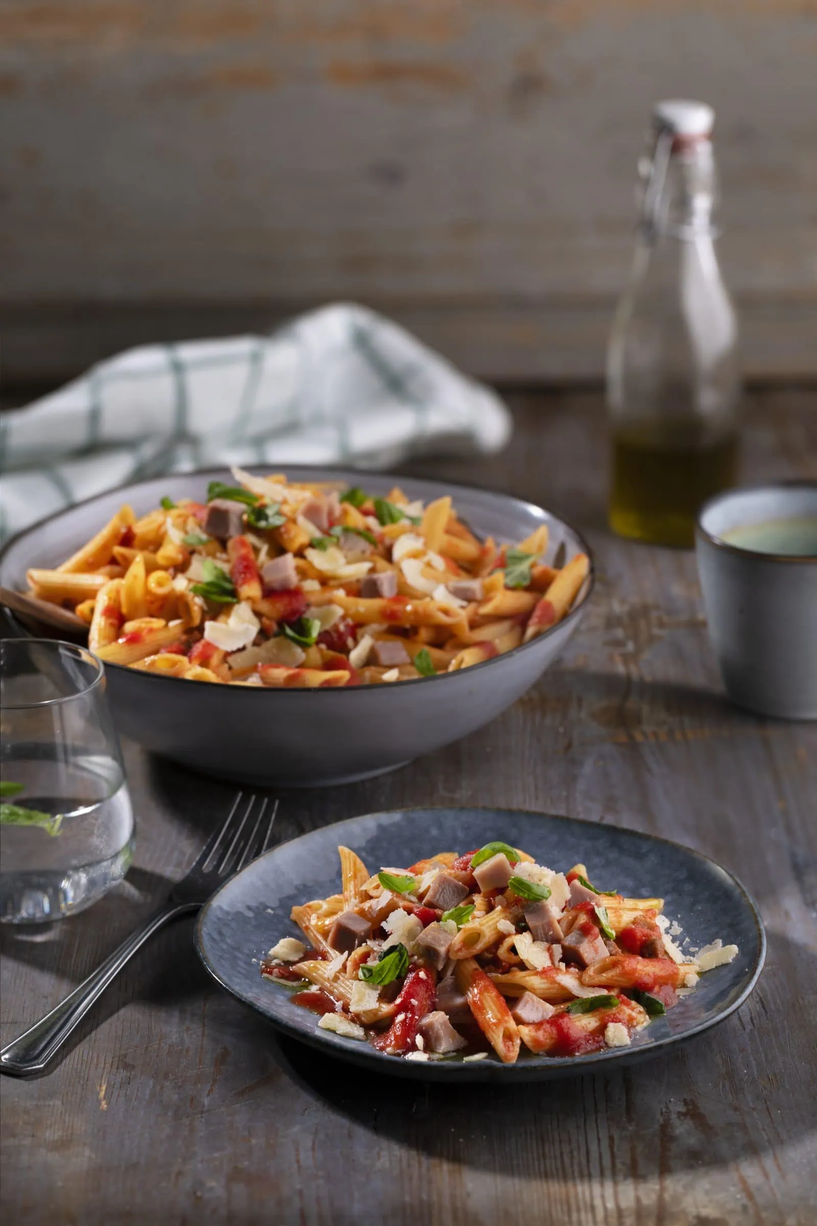 Tomatpasta med tiloversblitt juleskinke