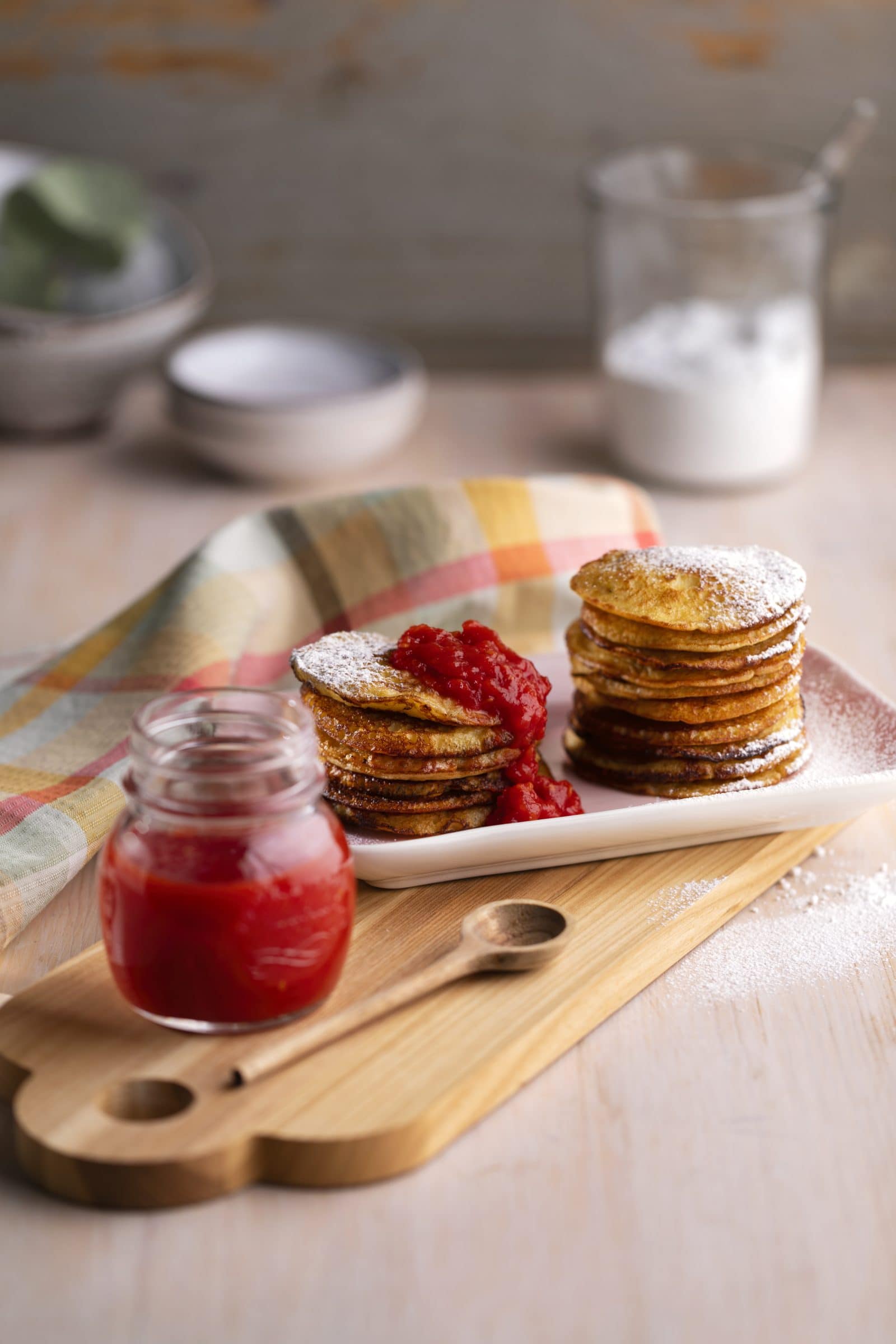 Grotpannkakor med sot tomatsylt