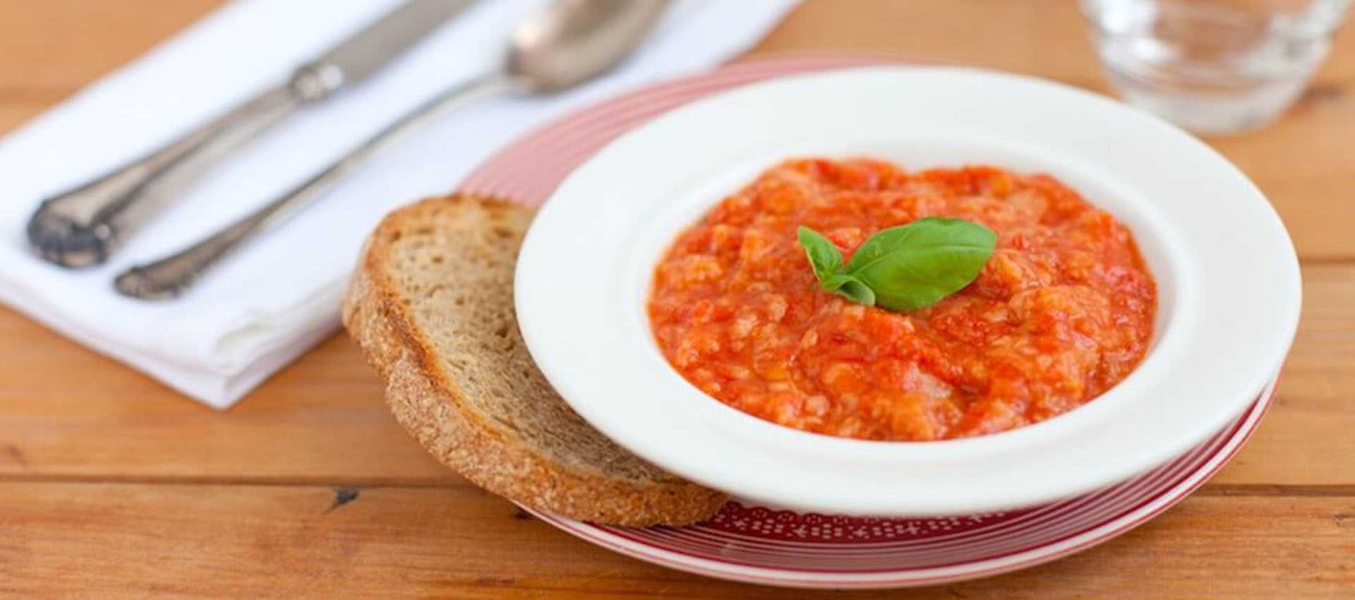 Italienische tomatensuppe alla toscana
