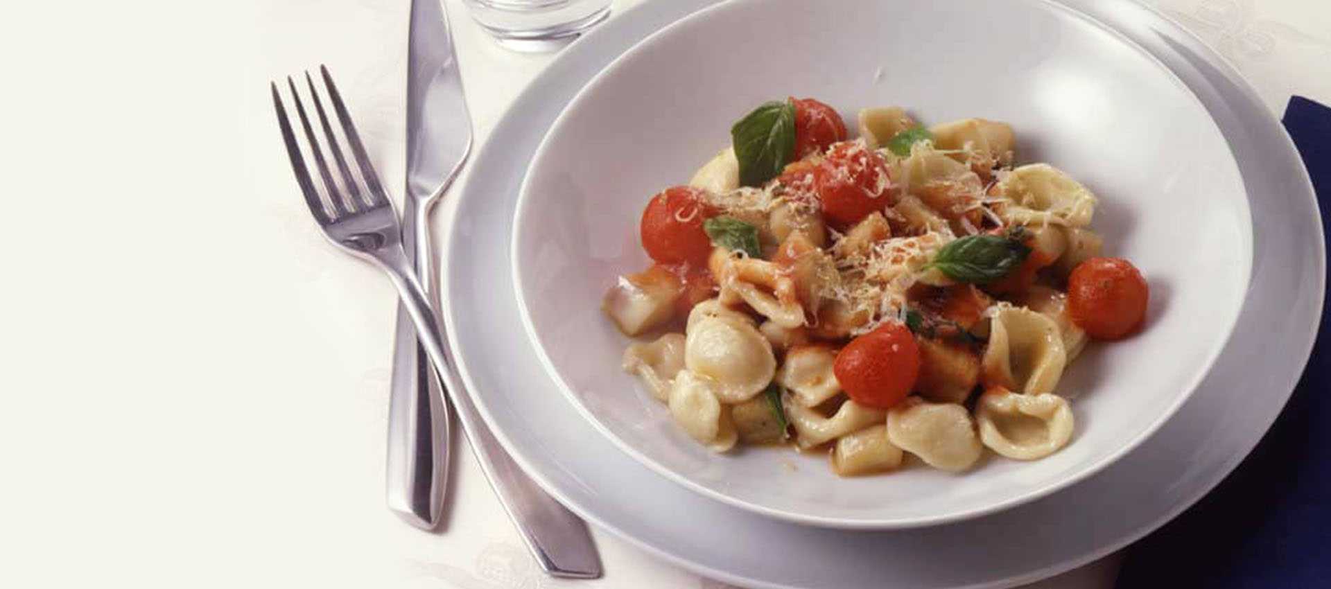 Orecchiette mit aubergine und ricotta