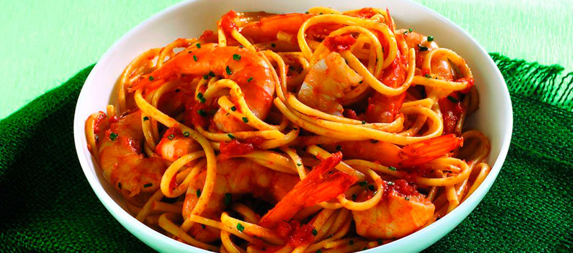 Linguine mit garnelen und tomatensauce
