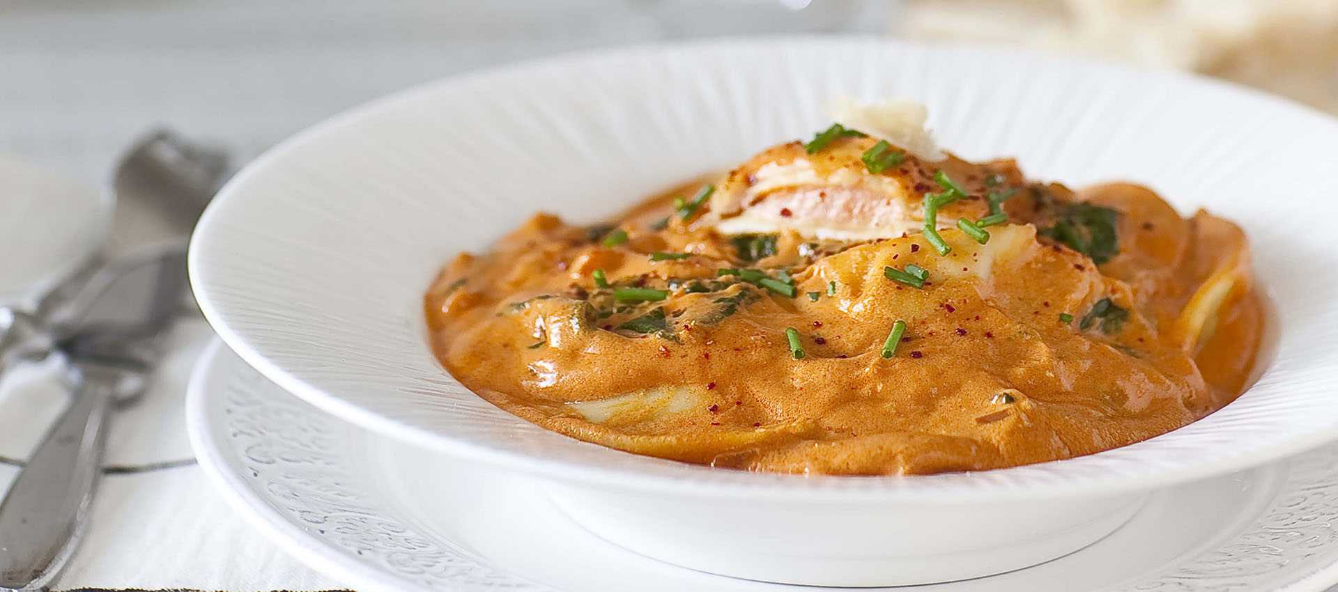 Ravioles au fromage frais, tomates et épinards