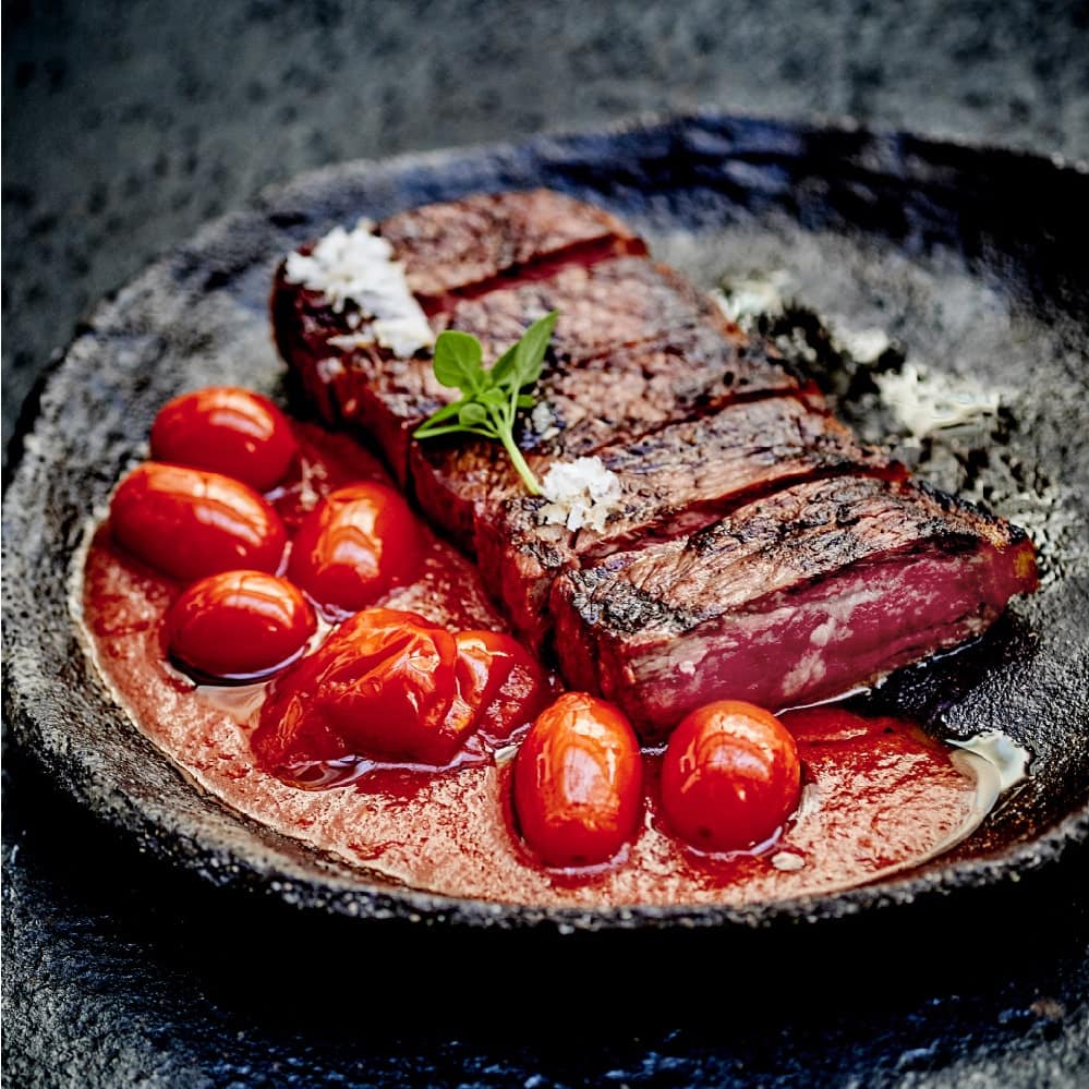 Entrecôte grillée à la tomate