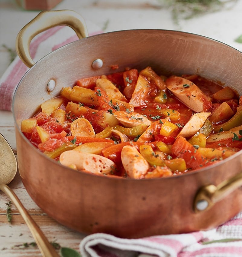 Goulash de saucisses et légumes