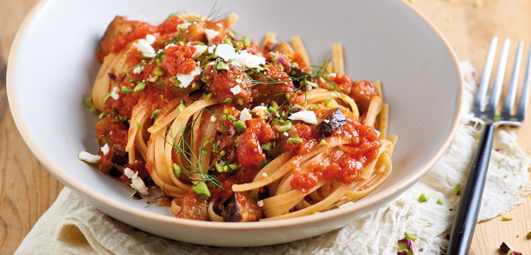 Linguine rosse aux aubergines et pistaches