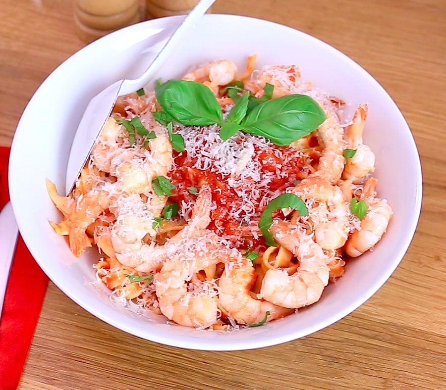 Tagliatelles de crevettes à la pulpe de tomates
