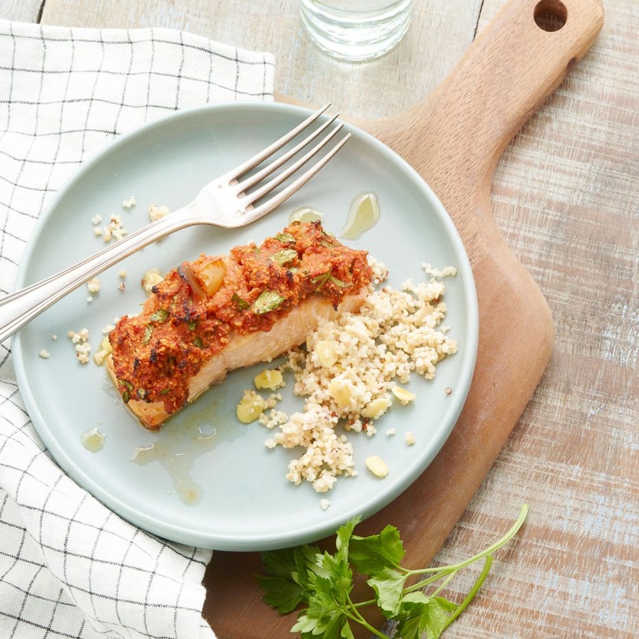 Saumon en croute de sauce tomate Verdure avec chapelure