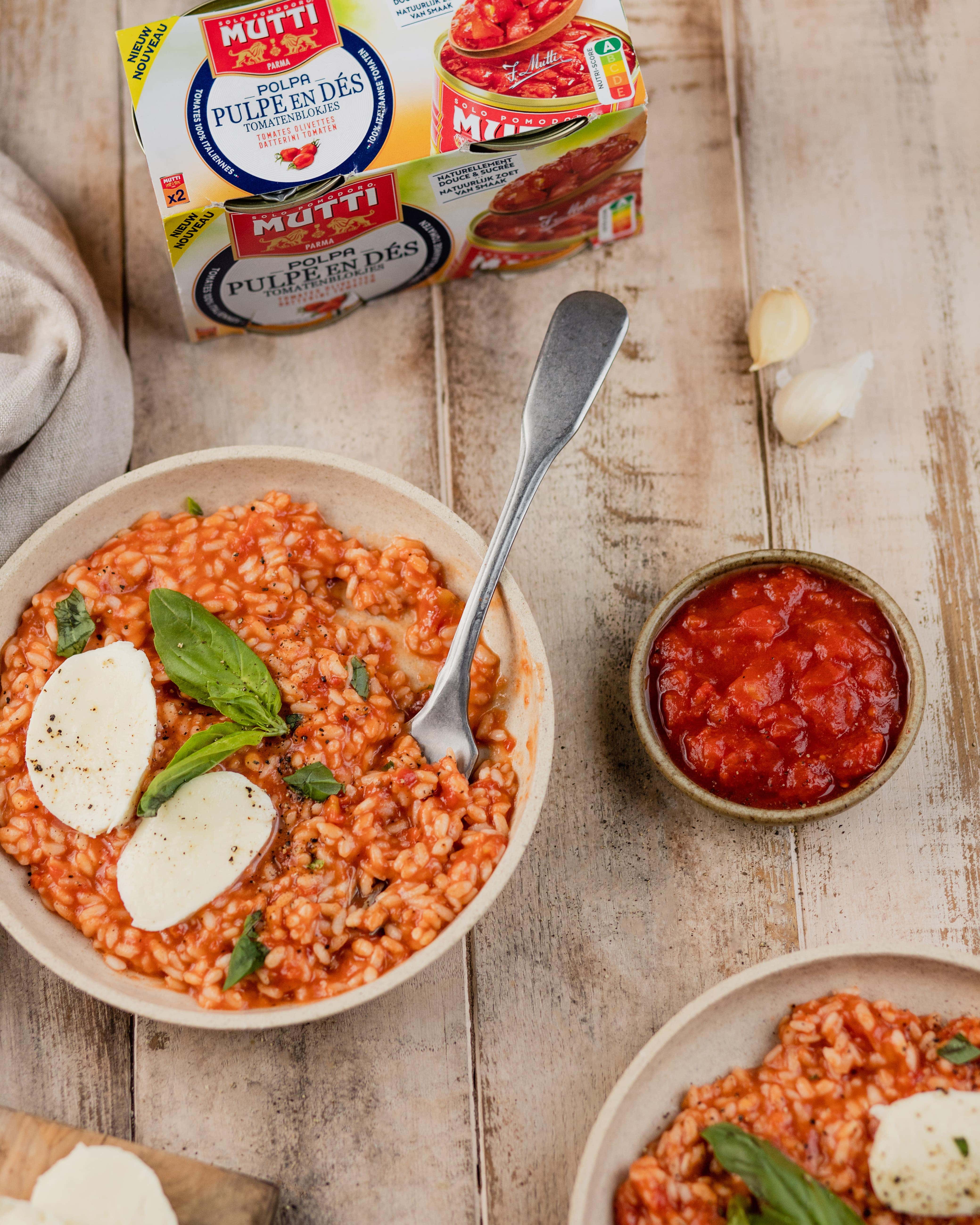 Risotto de pulpe de tomates en dés avec mozzarella