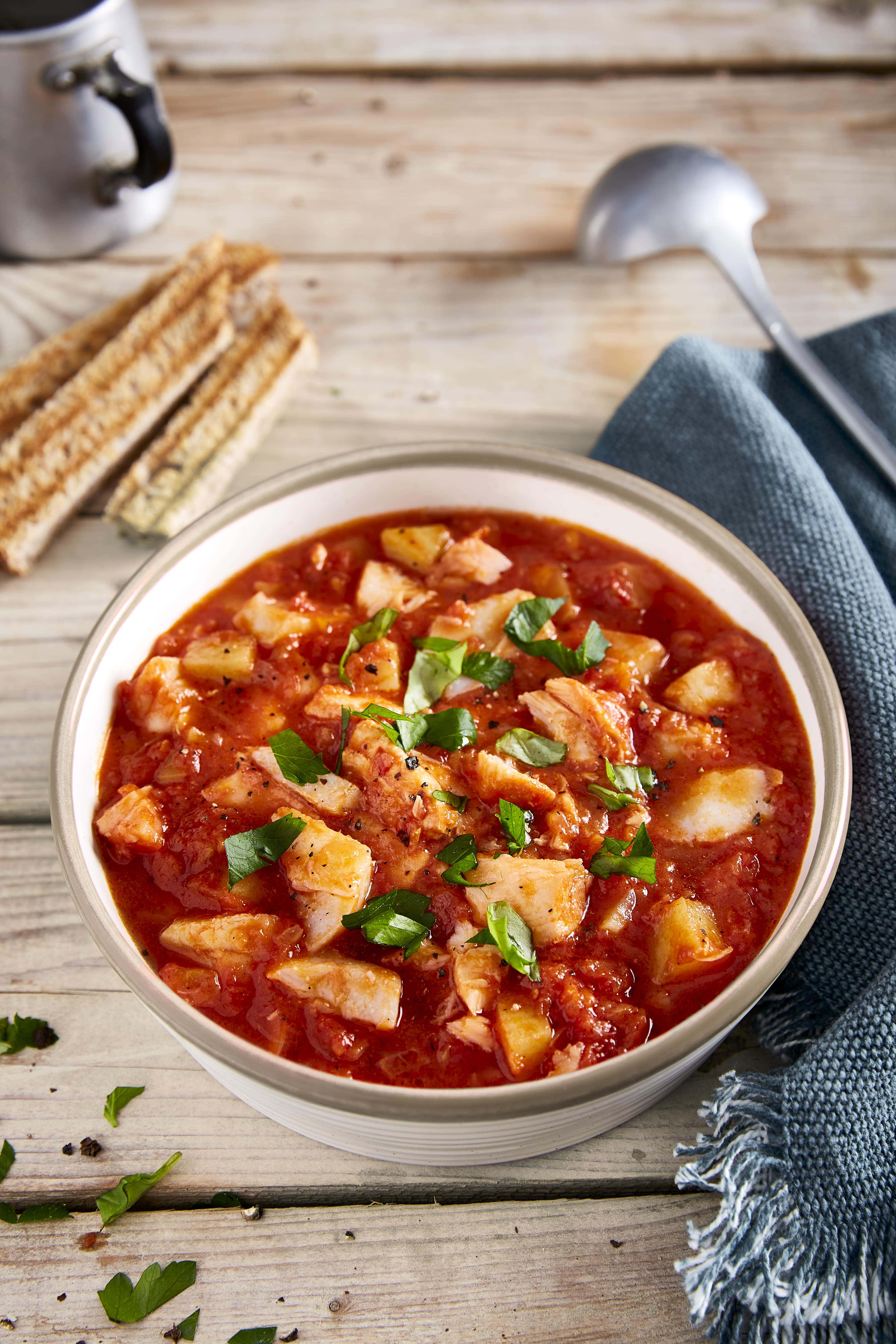 Soupe au poisson et à la tomate