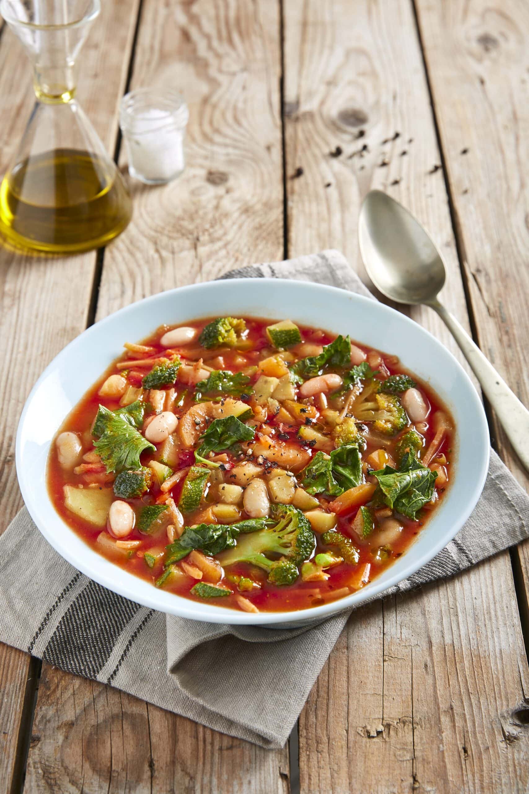 SIMPLE VEGAN MINESTRONE SOUP