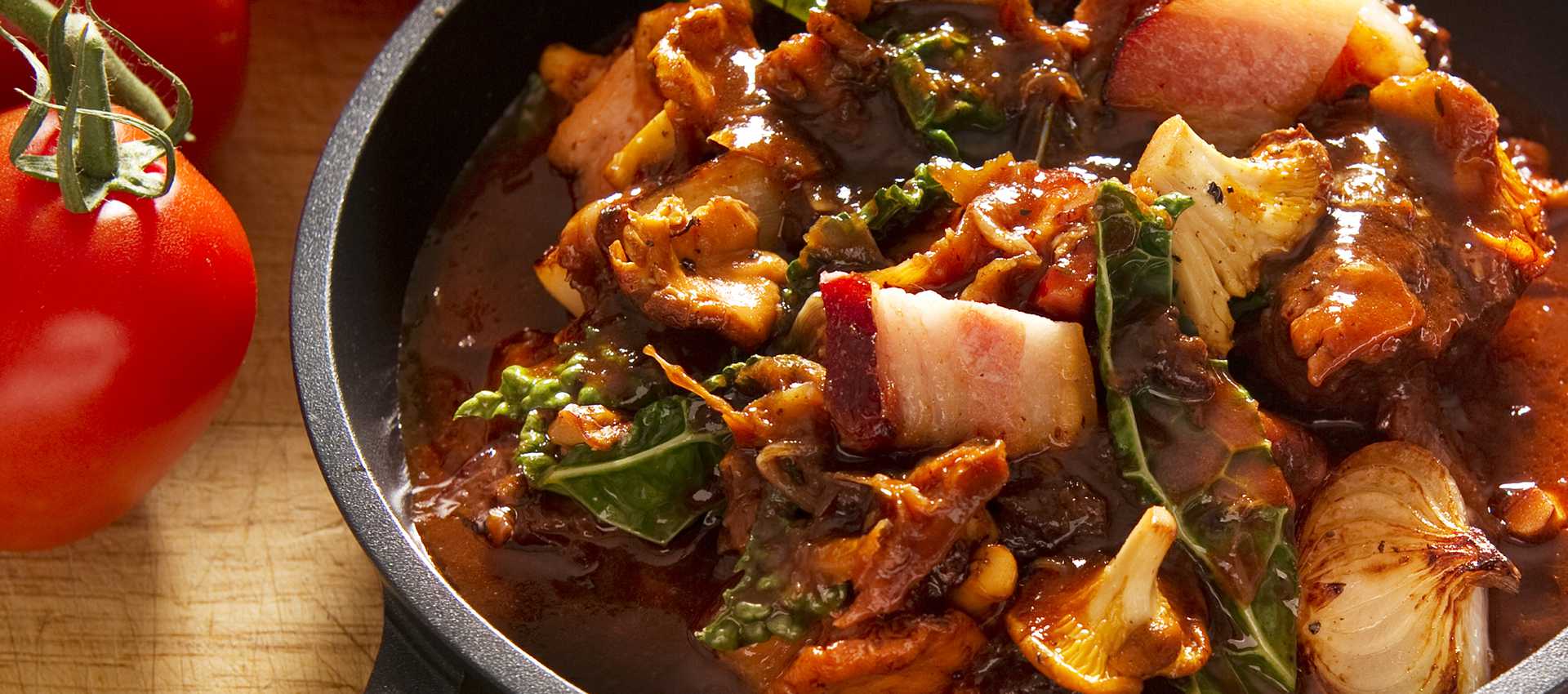 Casserole d’automne au bacon, au chou noir et aux chanterelles