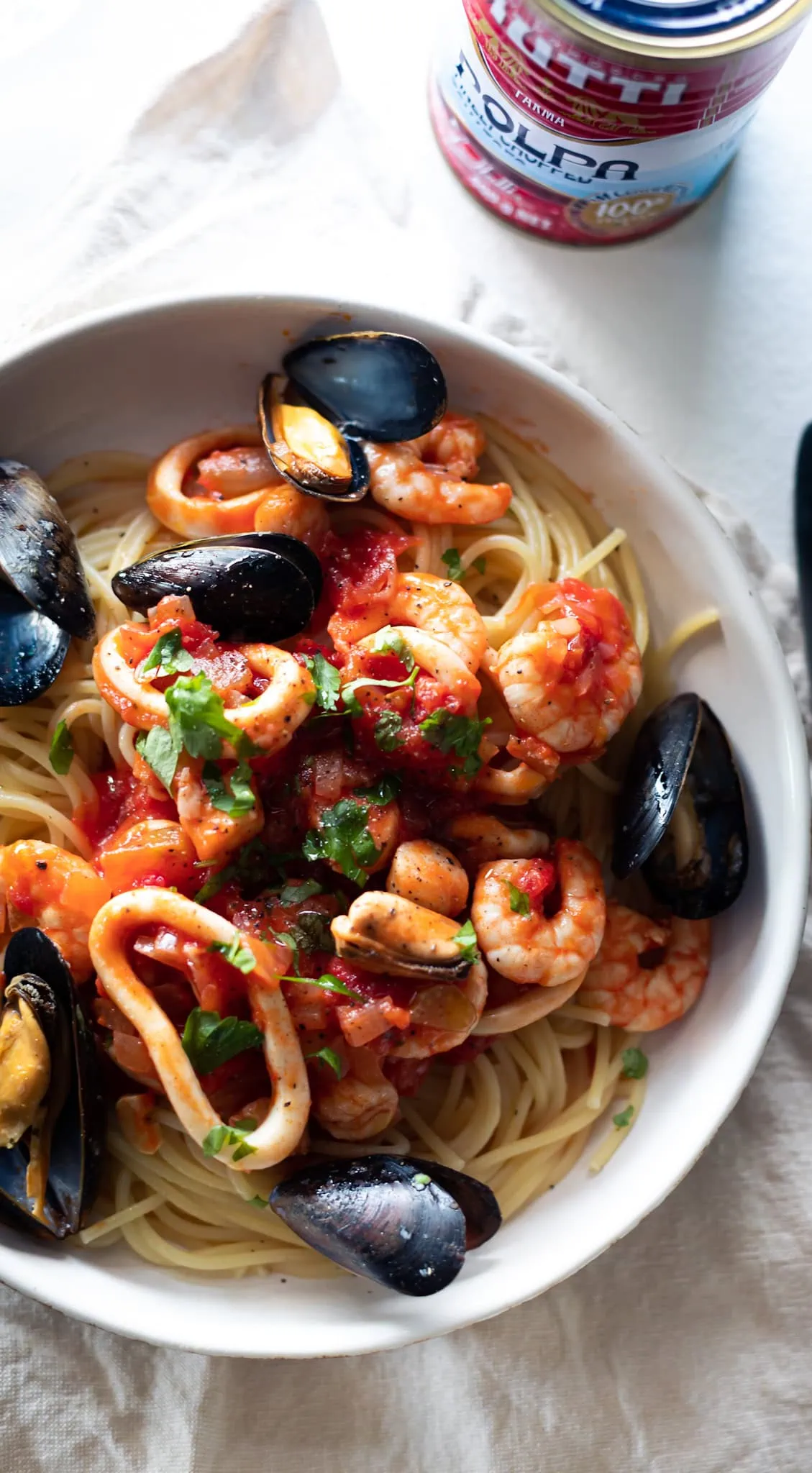 Spaghetti marinara with chopped tomatoes
