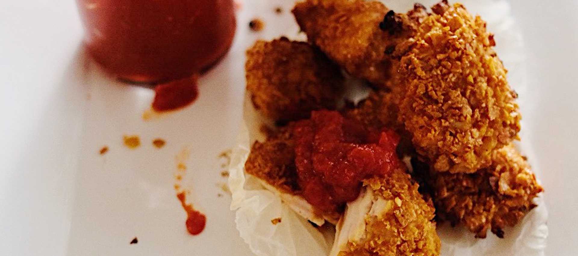Honey chicken nuggets with tomato relish