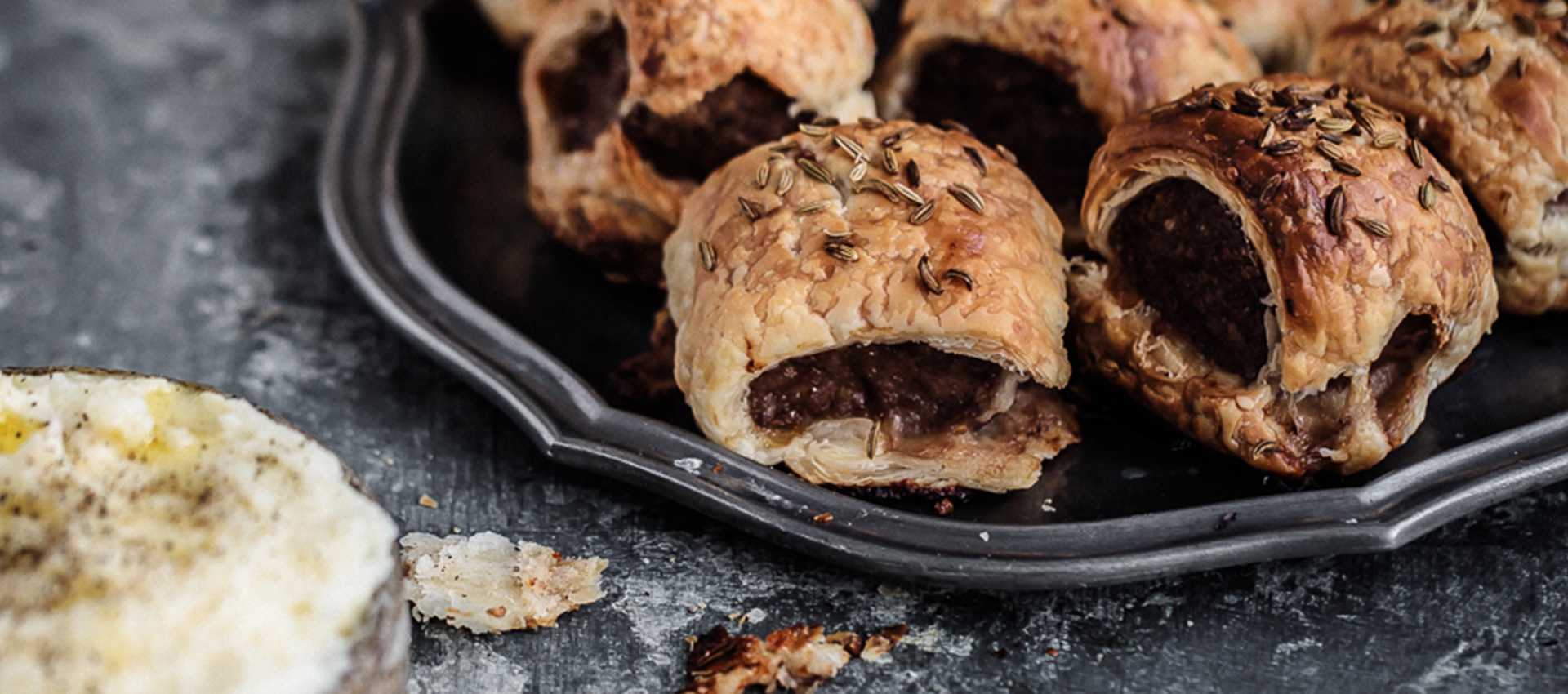 Italian style sausage rolls and spicy tomato sauce| Mutti Recipe