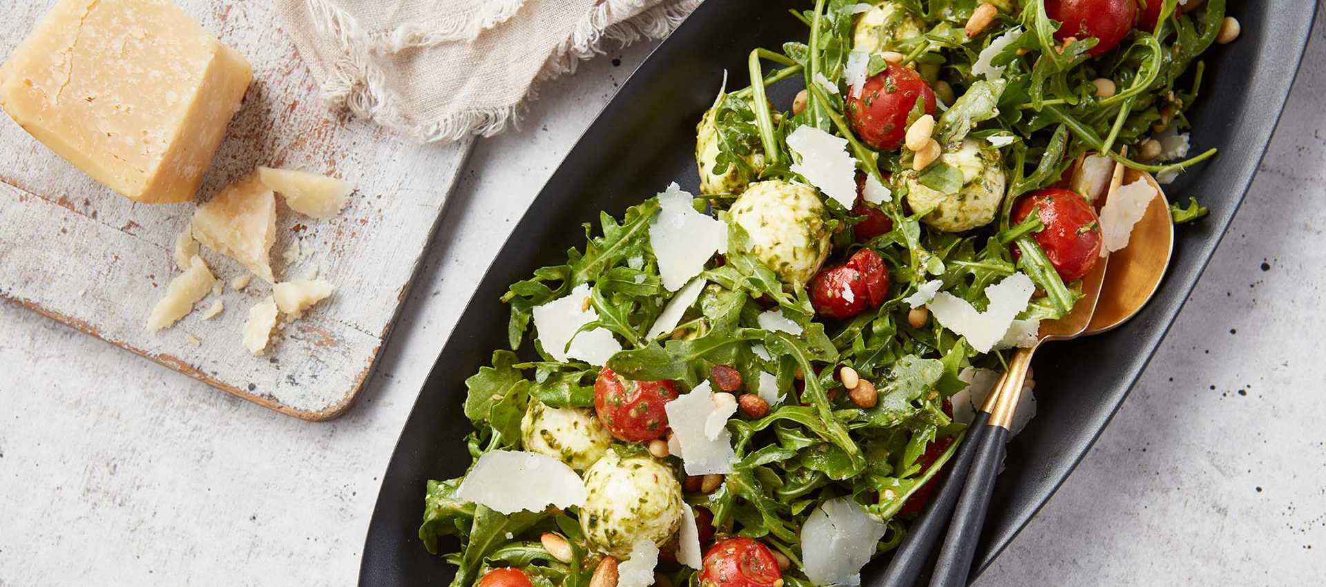 Caprese salad recipe with marinated tomato