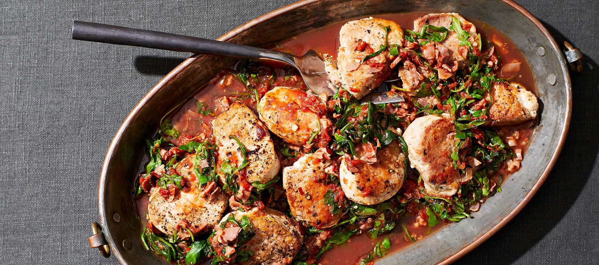 Pork medallions with tomatoes and prosciutto