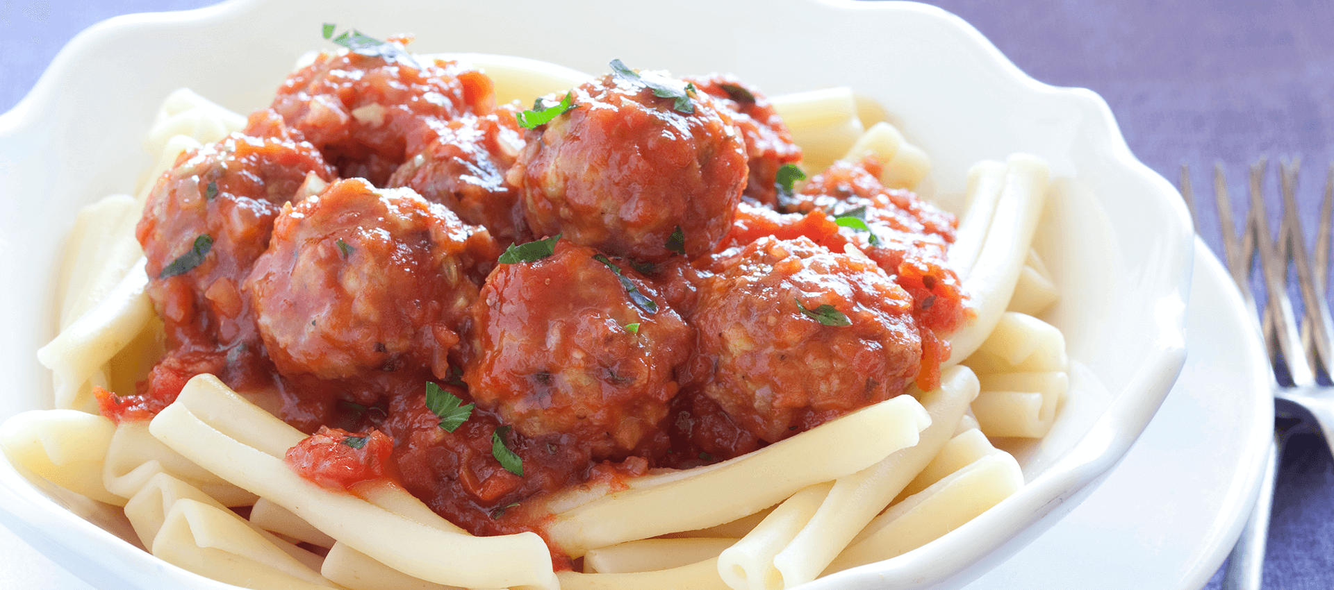 Meatball pasta with tomato