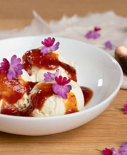 Caramel sauce with chopped tomatoes