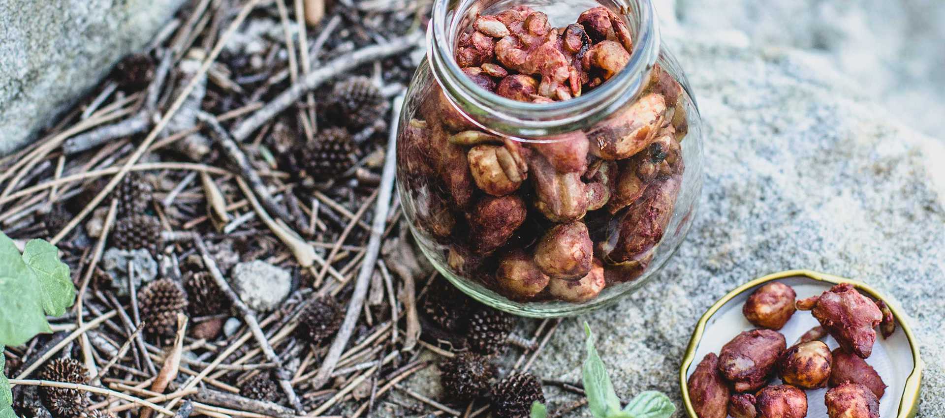 Nut mix with tomato puree