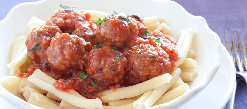 Meatball pasta made with chopped tomatoes