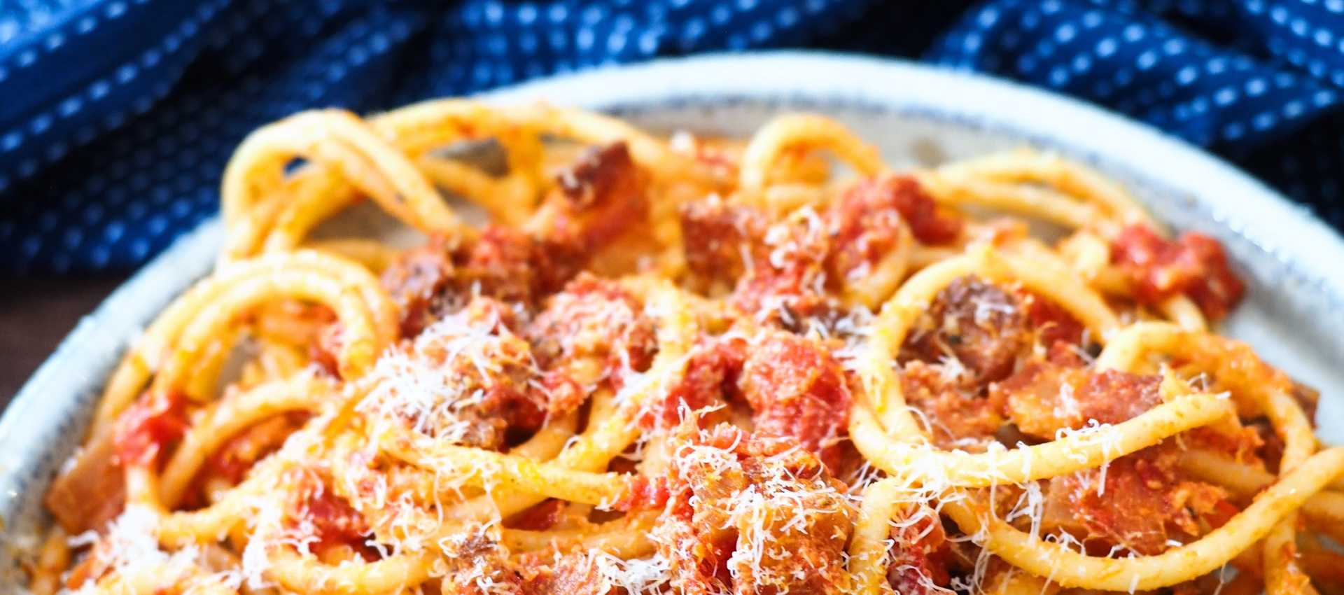 Bucatini amatriciana with peeled tomatoes