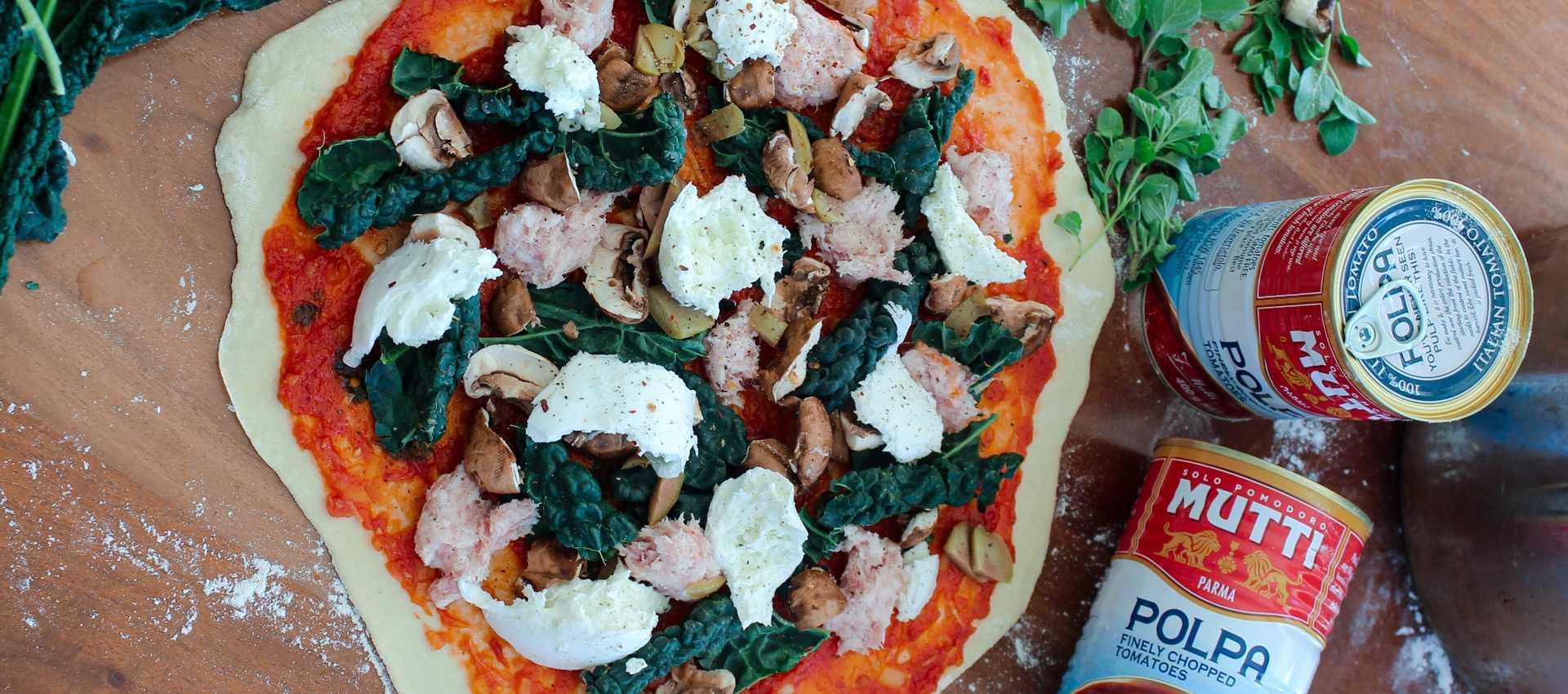 Skillet pizza with chopped tomatoes