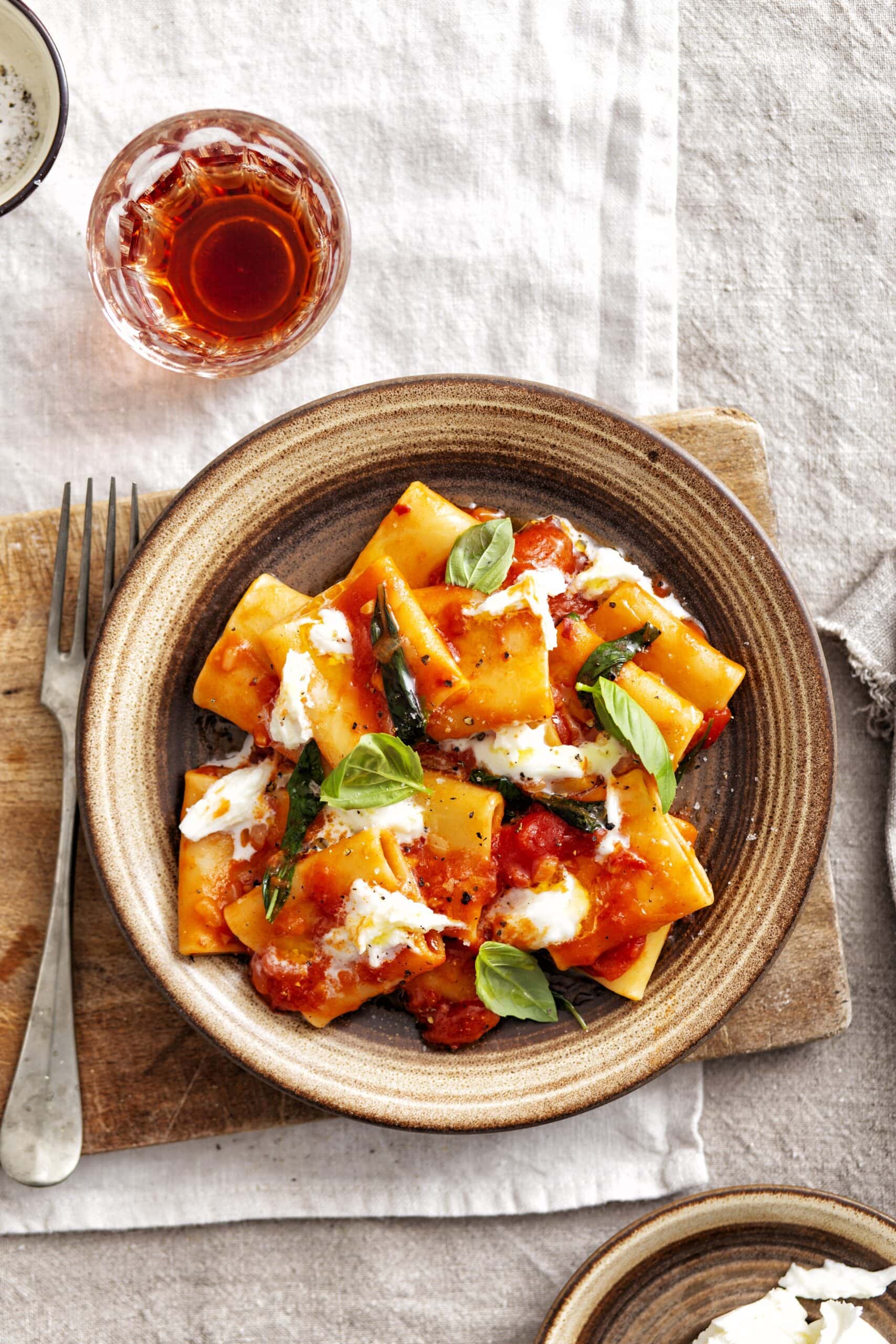 Paccheri met tomaat, basilicum en buffelmozzarella