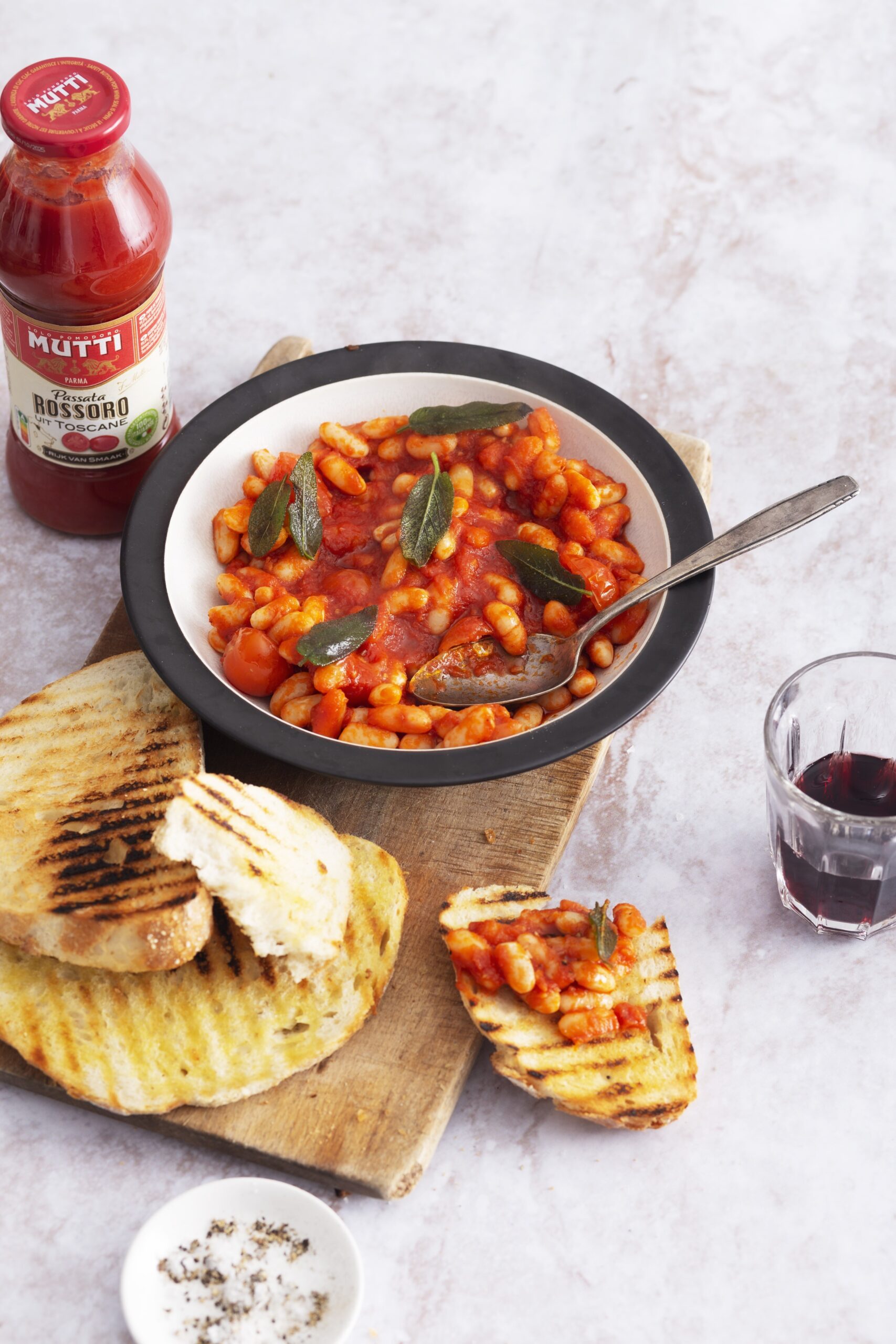 Fagioli all’uccelletto uit Toscane Witte bonen gestoofd met knoflook en tomaten