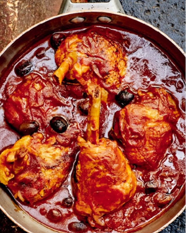 Kip uit de braadpan met tomaat Kip uit de braadpan met tomaat