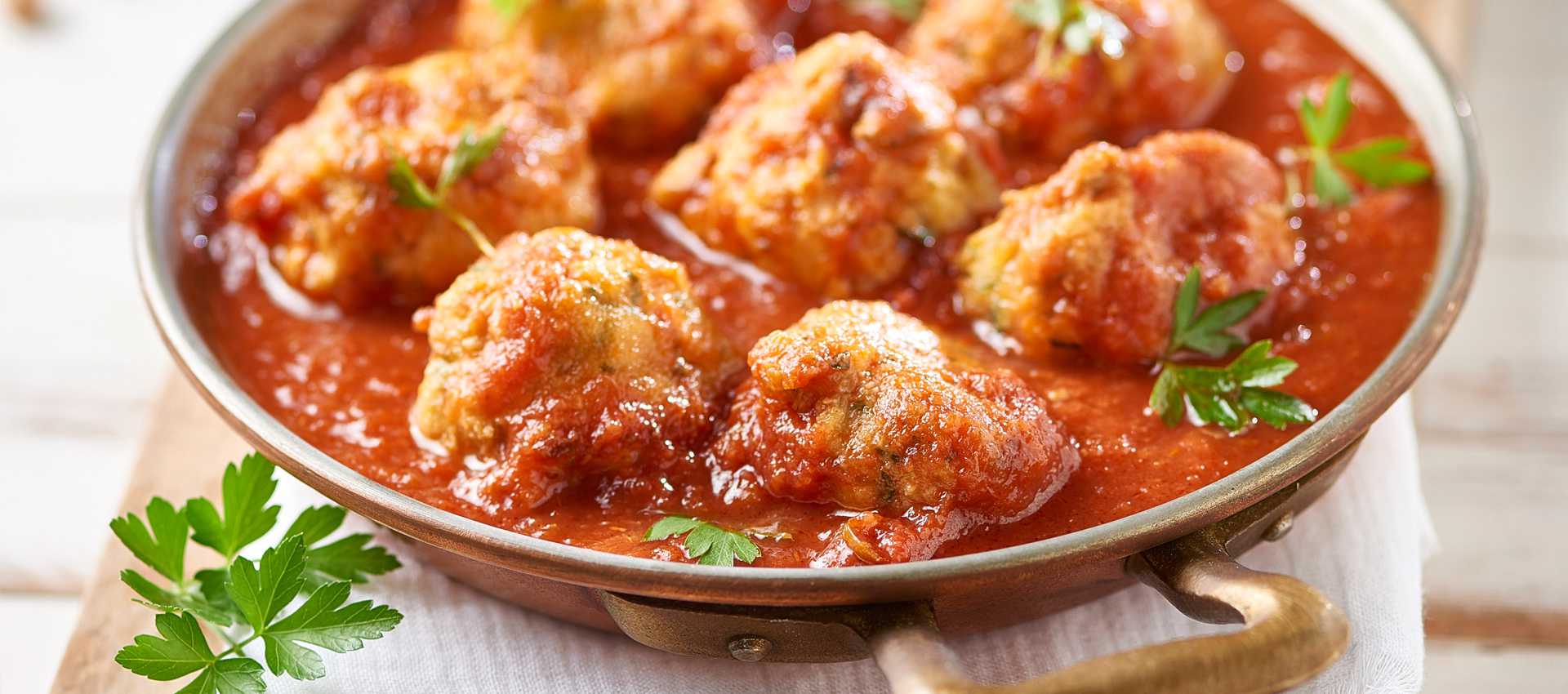 Polpettine di ceci e salsa di pomodoro