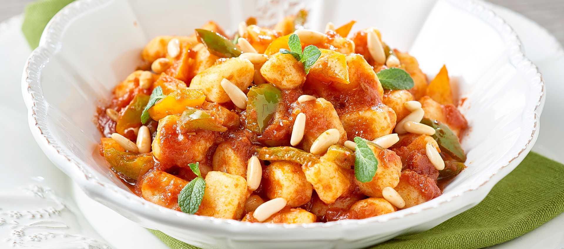 Chicche di ricotta peperoni e pomodoro